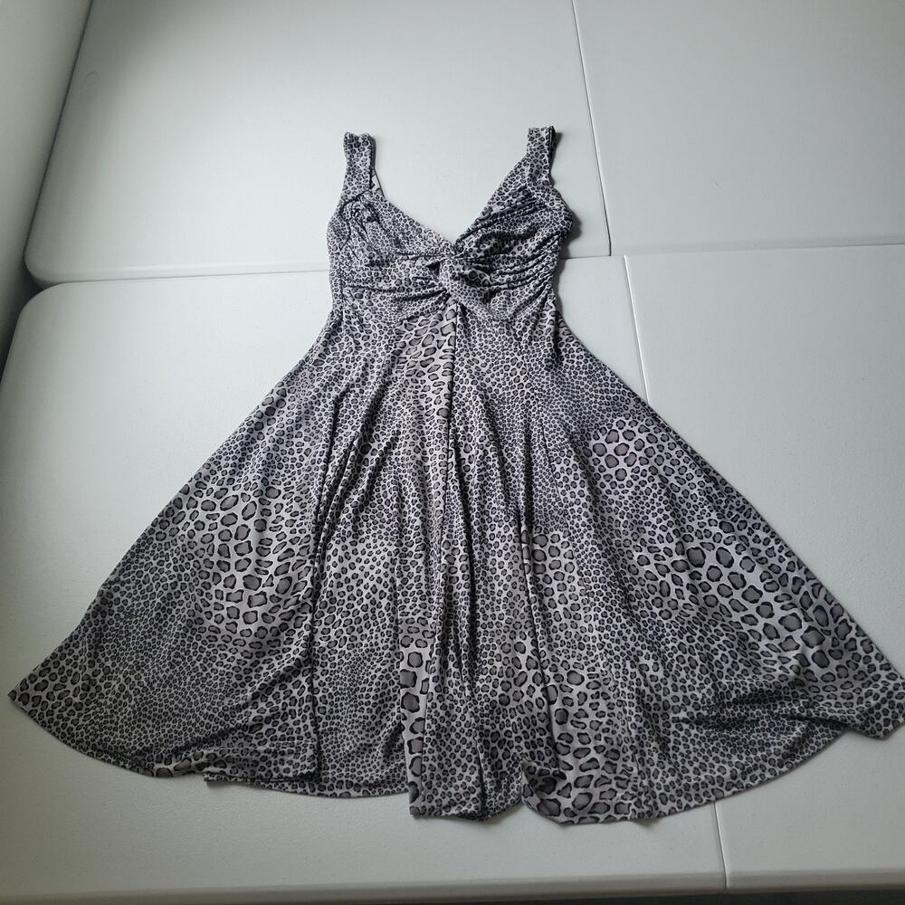 Norma Kamali Dress Womens M Gray Leopard Fit & Flare Jersey V Neck Knee Length